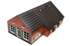 Farmhouse With Farm Building 1:32